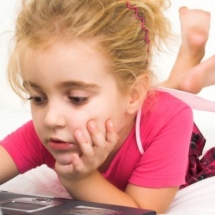 girl_on_computer